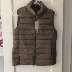 Medium uniqlo down vest